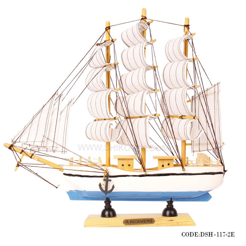 کشتی بادبانی سفید و آبی سری E