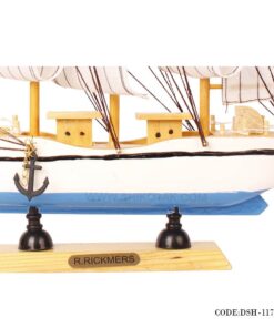 کشتی بادبانی سفید و آبی سری E