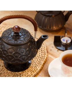 قوری چدنی با پایه و شمع مدل FIORENZA