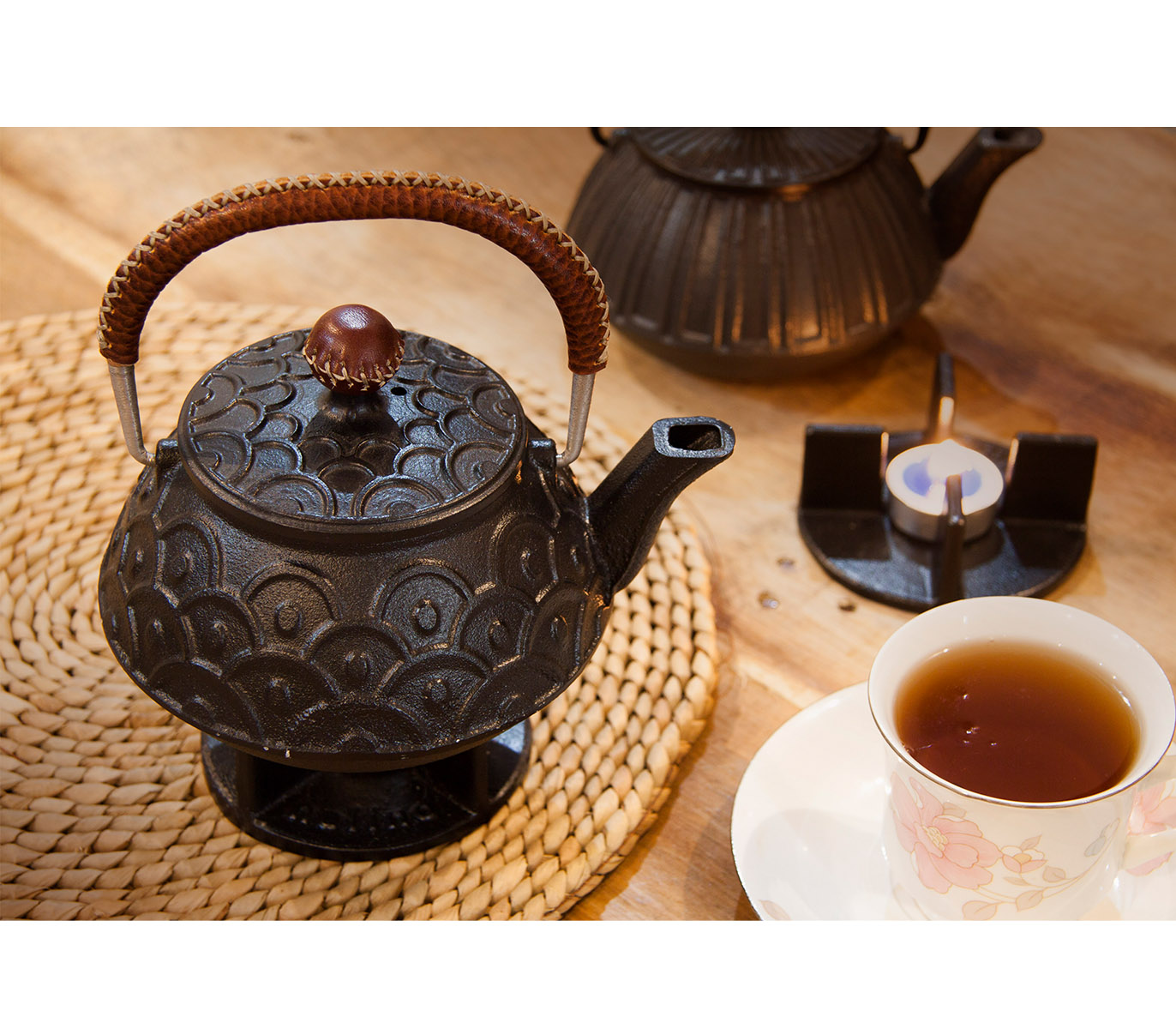 قوری چدنی با پایه و شمع مدل FIORENZA