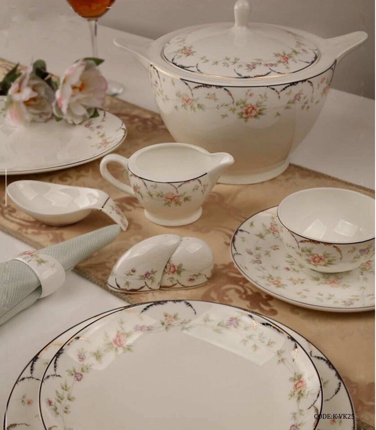 سرویس غذاخوری چینی 18 نفره مدل زردبید