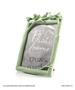 قاب عکس فانتزی عمودی طرح کبوتر سبز