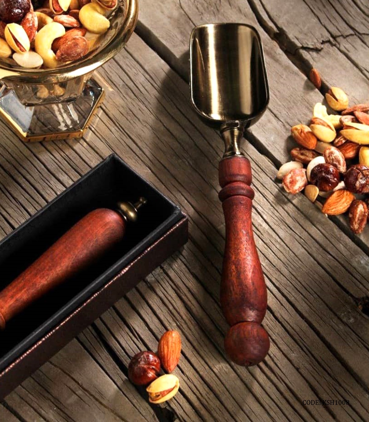 قاشق آجیل برنجی دسته چوبی مدل ساتیا