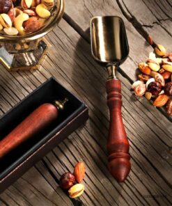 ملاقه آجیل خوری برنجی دسته چوبی مدل سامینا