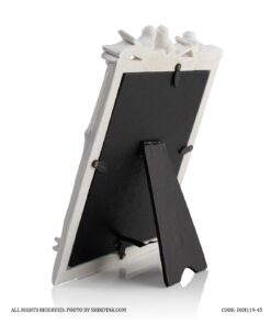 قاب عکس سفید عمودی طرح کبوتر