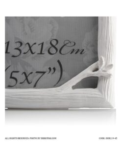 قاب عکس سفید عمودی طرح کبوتر