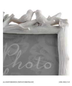 قاب عکس سفید عمودی طرح کبوتر