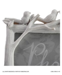 قاب عکس سفید عمودی طرح کبوتر