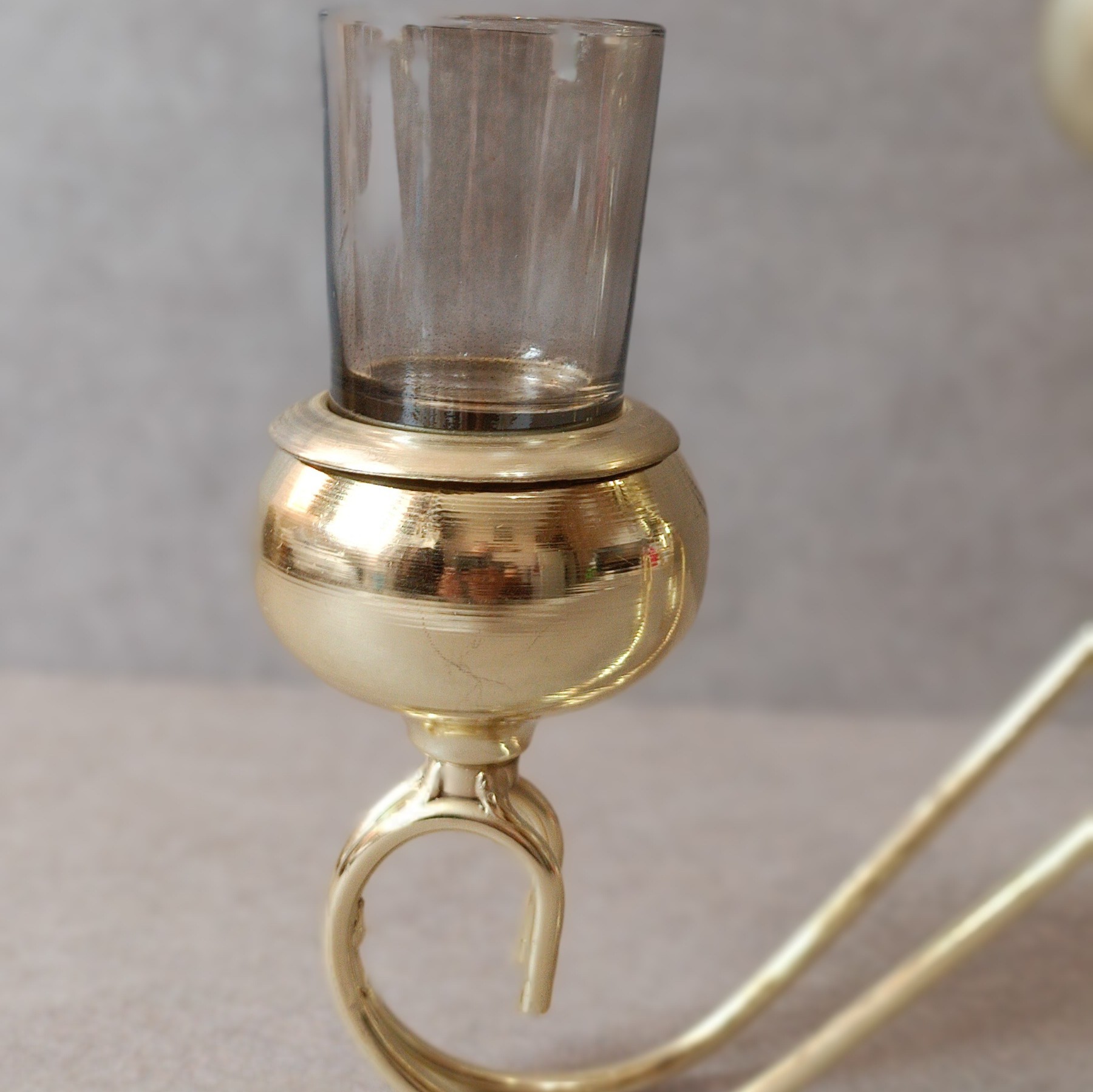 جا شمعی فلزی طلایی سه شعله گژک مدل کالسکه