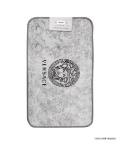 فرشینه طوسی جلو سیک ظرفشویی طرح برند ورساچه