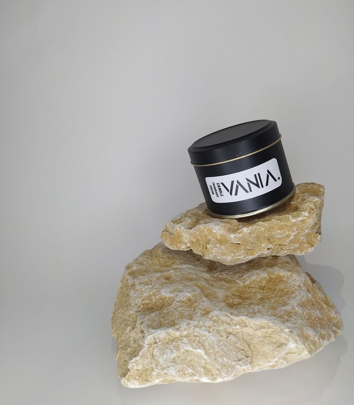 شمع قوطی مشکی وانیا مدل white