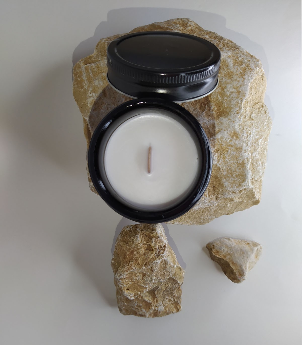 شمع جار قهوه ای وانیا مدل Hi