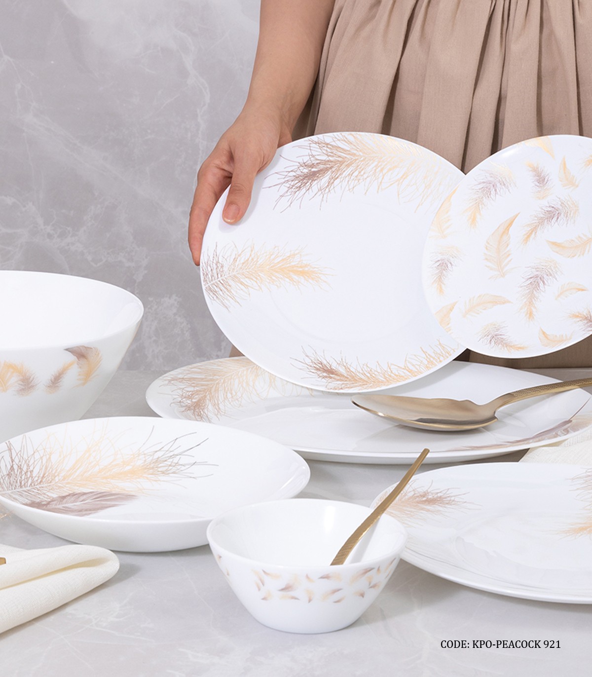 سرویس پذیرایی آرکوپال گرد 28 پارچه طرح پیکاک