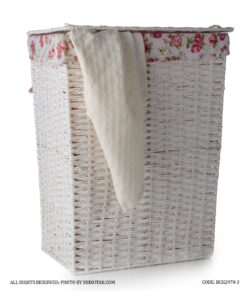 سبد لباس حصیری سفید با کاور پارچه ای گلگلی