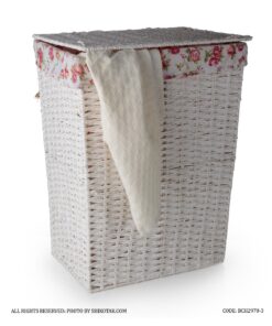 سبد لباس حصیری سفید با کاور پارچه ای گلگلی