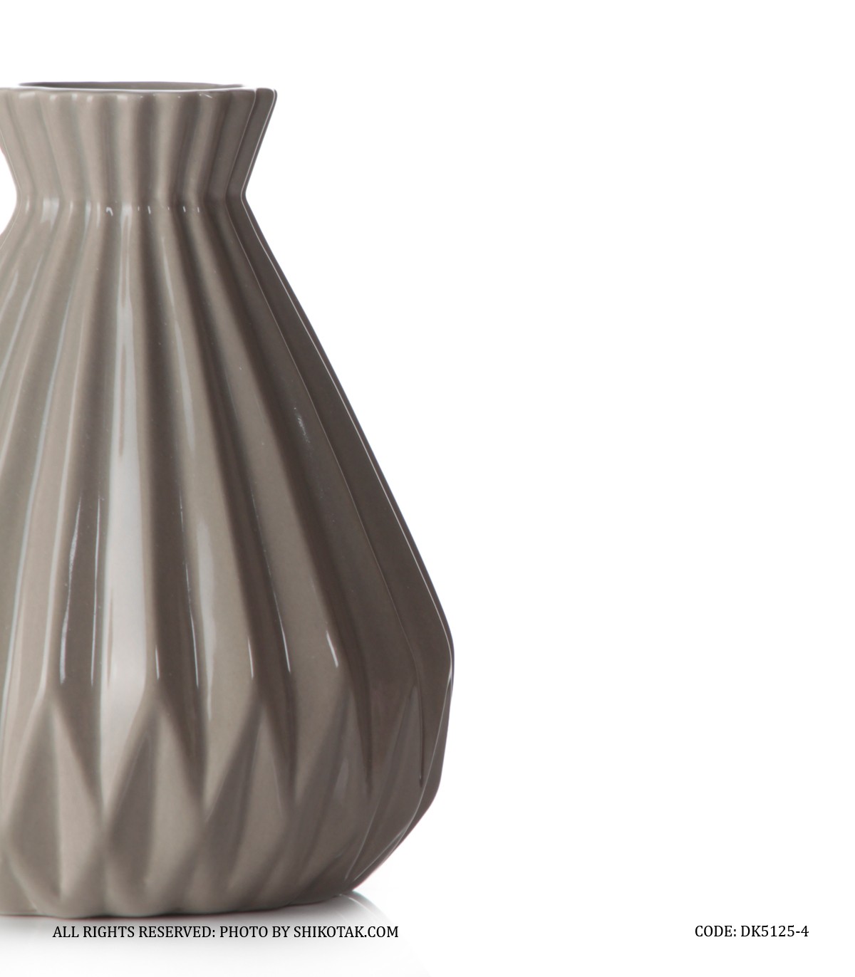 گلدان سرامیکی بژ