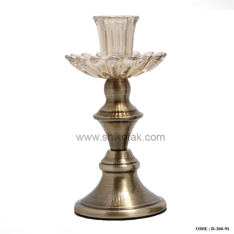 شمعدان برنزی براق طرح گل نیلوفر